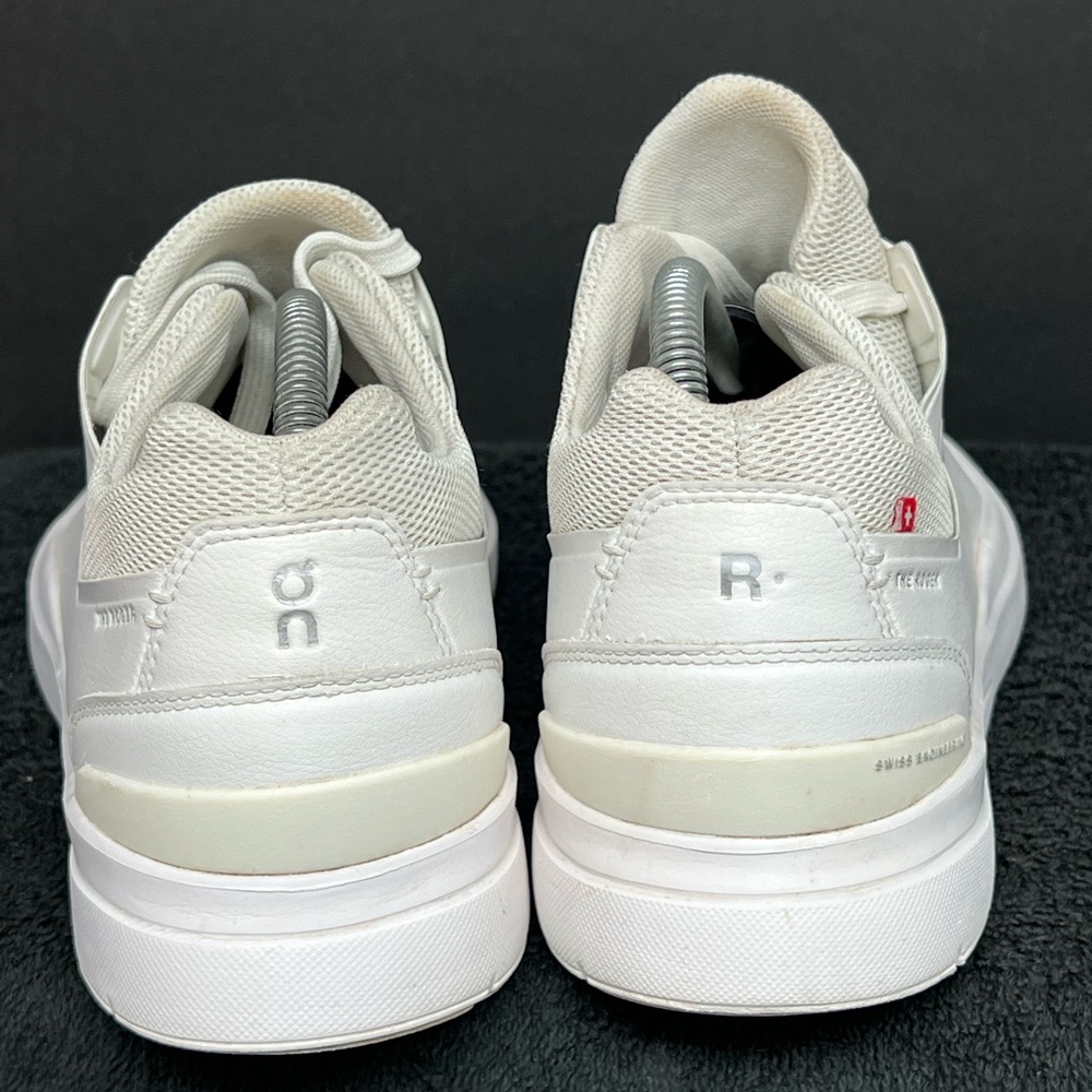 ON CLOUD The Roger Clubhouse Womens Size 10.5 Sneakers White Lace Up NICE - Picture 5 of 9